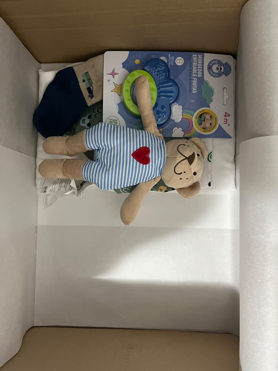Ajuar preparado en su caja